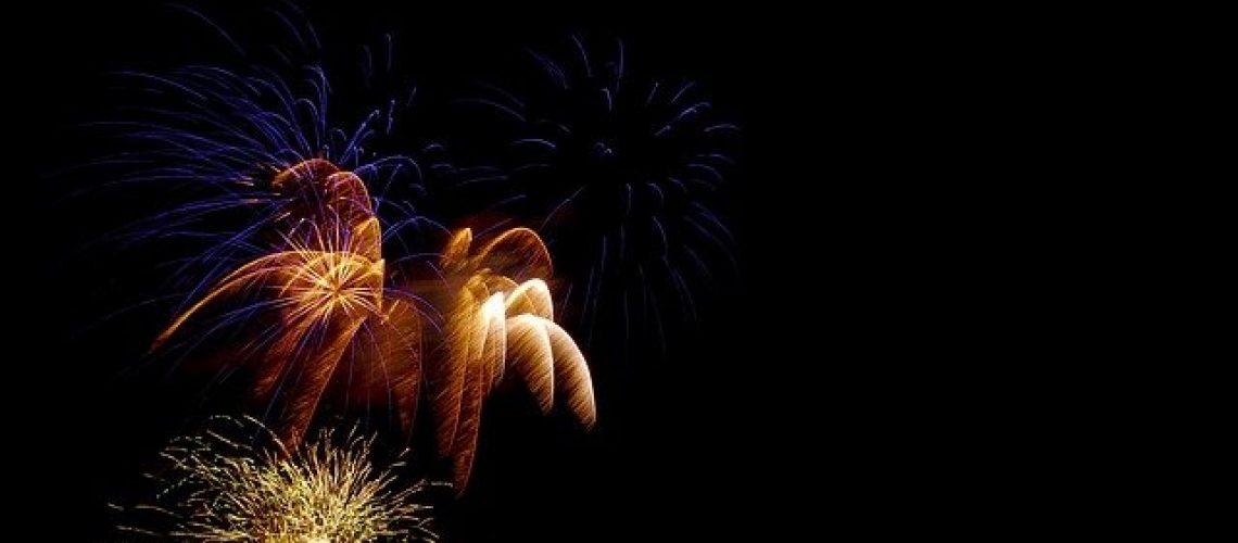 fireworks-1885571_640